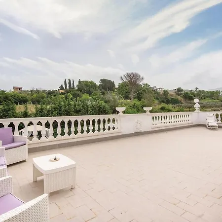 2 Bedroom Stunning In Rom
