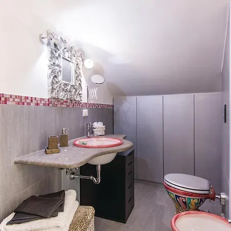 2 Bedroom Stunning In Feriehus Rom